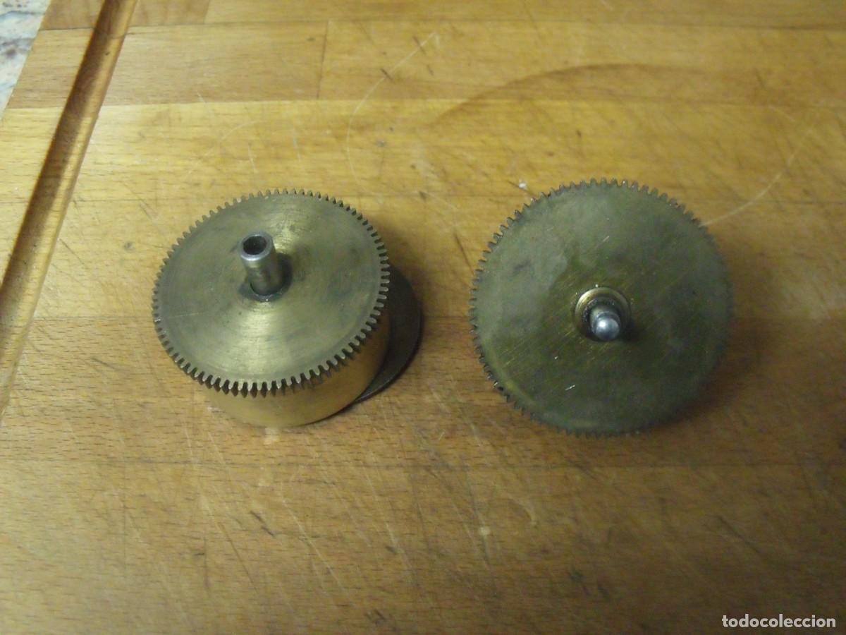 Ersatzteile f&uuml;r Uhren: 2 barriletes con muelle real- 55 x 25 mm- y 60 x 25-----lote 564