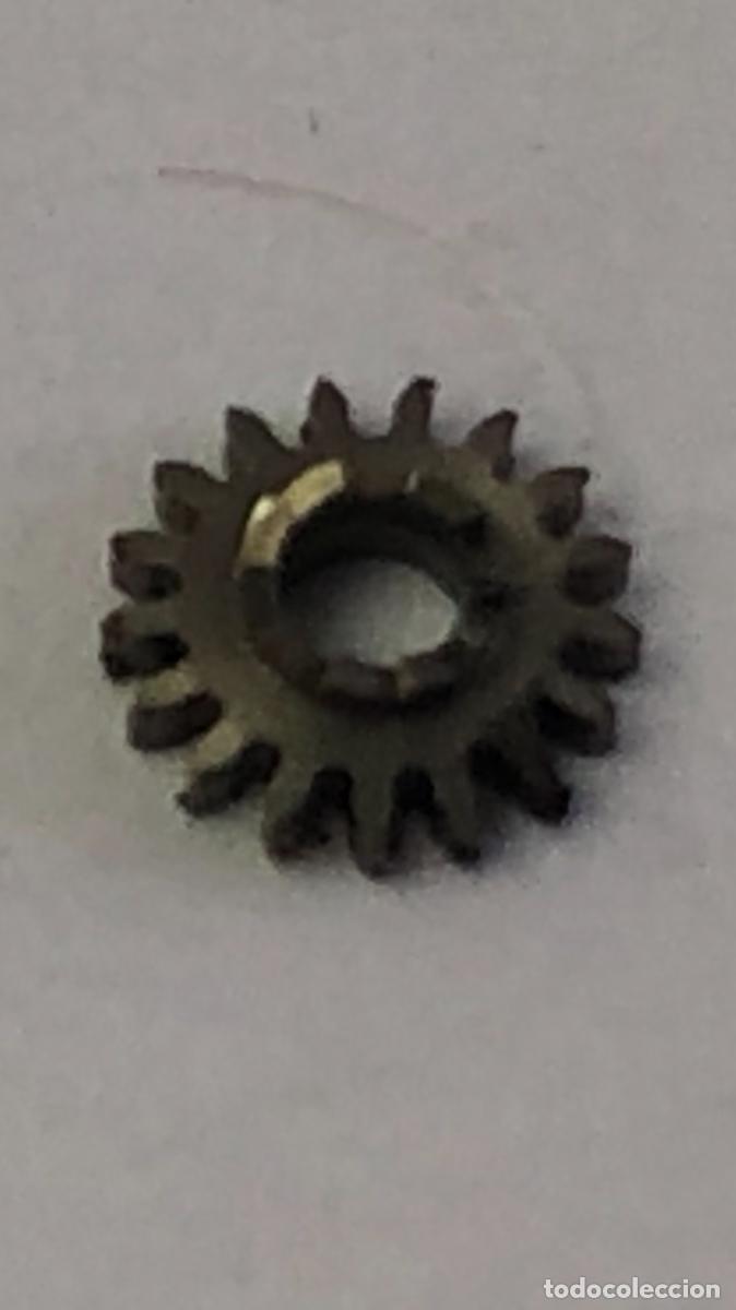 Ersatzteile f&uuml;r Uhren: ZENITH CAL. 120 Part Pieza Pi&ntilde;&oacute;n de bobinado parte 410 &rdquo;
