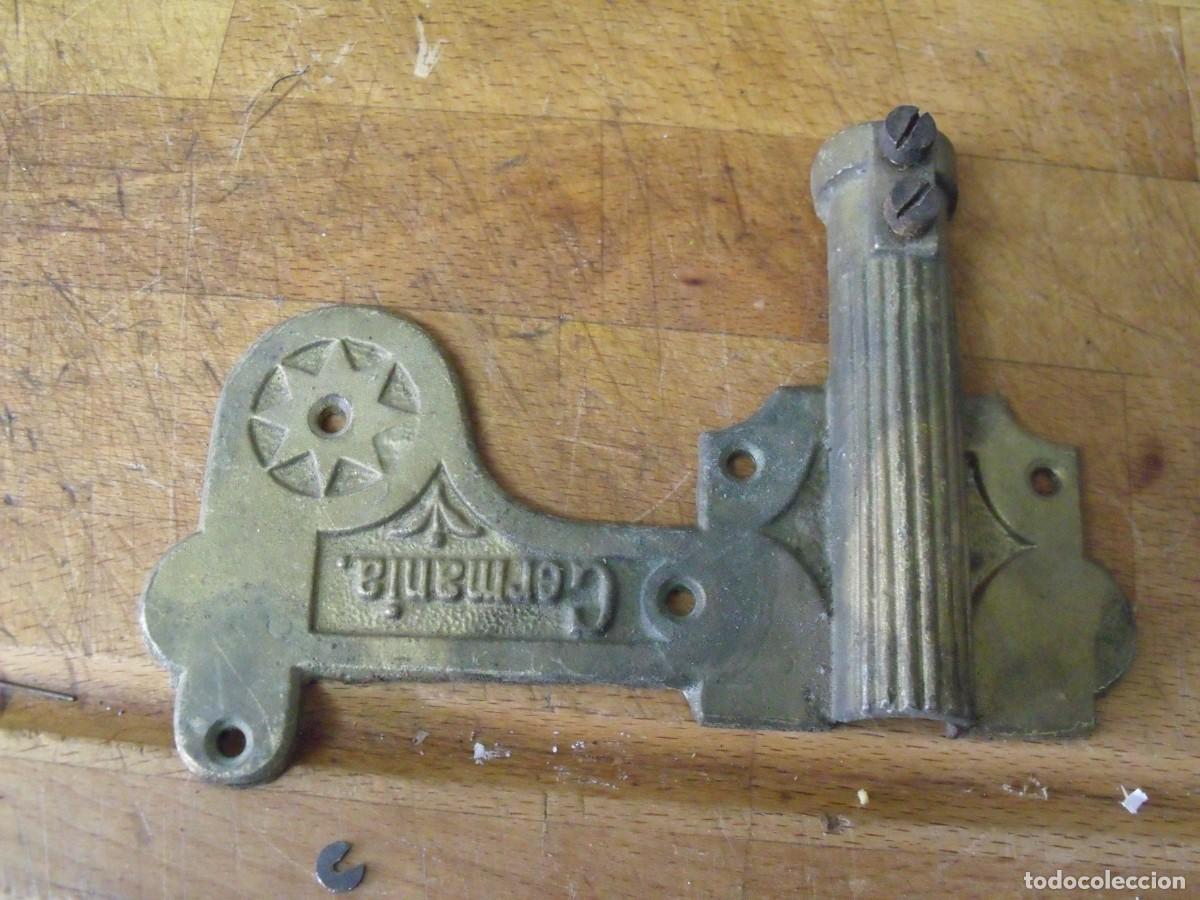 Ersatzteile f&uuml;r Uhren: Antiguo soporte hierro forjado para gong para reloj de pared-Lote 572