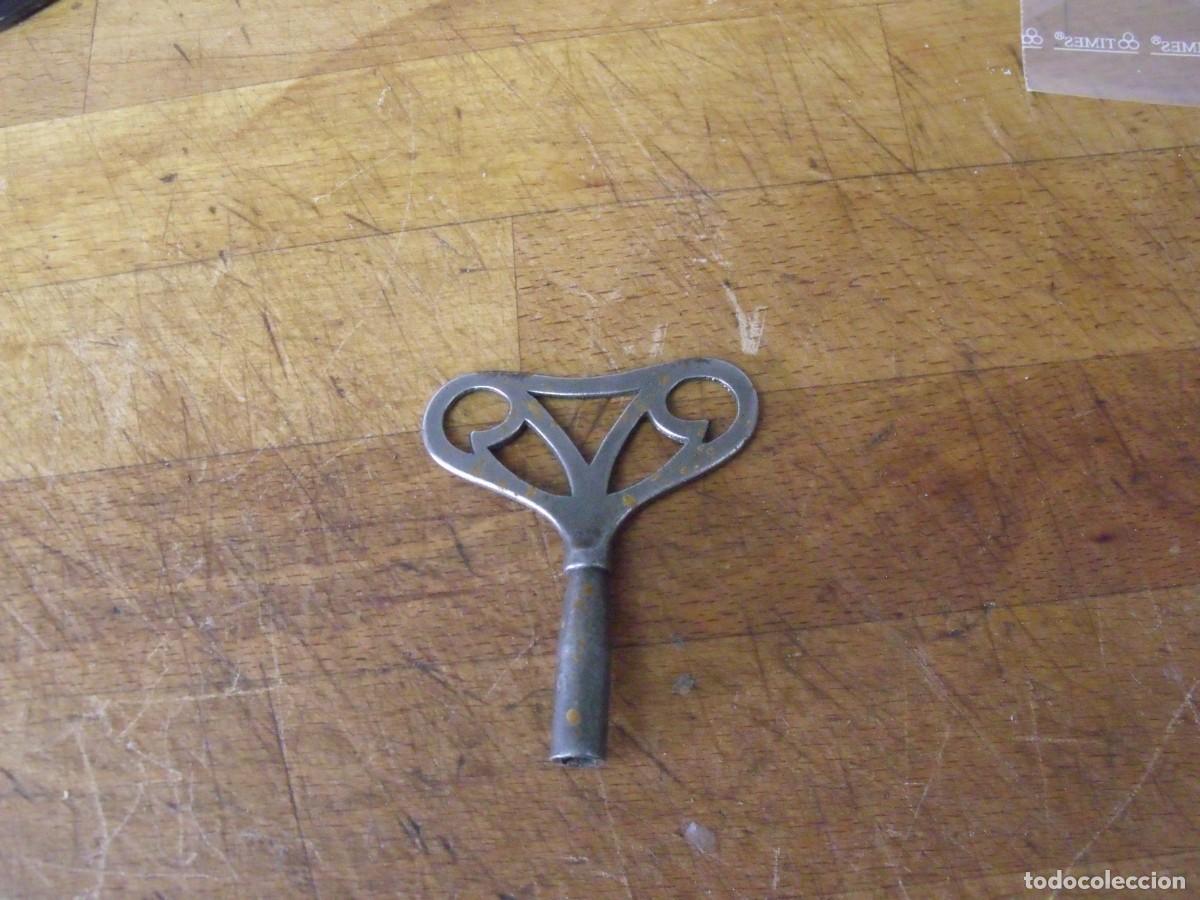 Pe&ccedil;as de reposi&ccedil;&atilde;o de rel&oacute;gios: antigua llave de mariposa del n&ordm; 9-10 valida relojes de pared y alfonsinos-lote 572