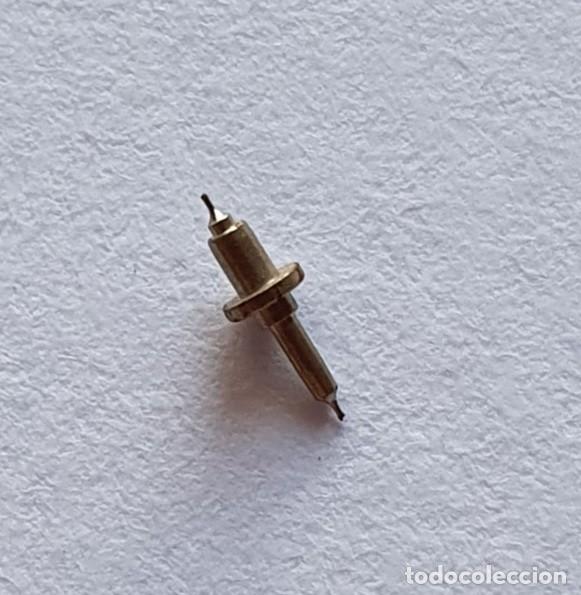 Pi&egrave;ces de rechange de montres et horloges: ejes de volante BRAC 2002