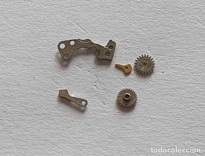 Pi&egrave;ces de rechange de montres et horloges: TRINQUETE Y MUELLE SEIKO 2206 A