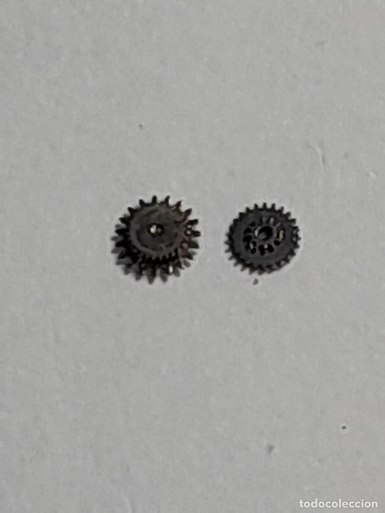 Pi&egrave;ces de rechange de montres et horloges: ETA - 2879 - 2 pi&ntilde;ones - (cd-7042)