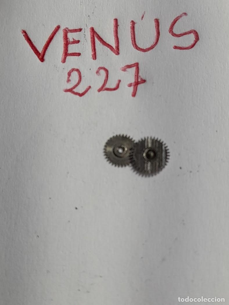 Pi&egrave;ces de rechange de montres et horloges: Venus - 227 - rdas. para salto caledario (cd-7051)