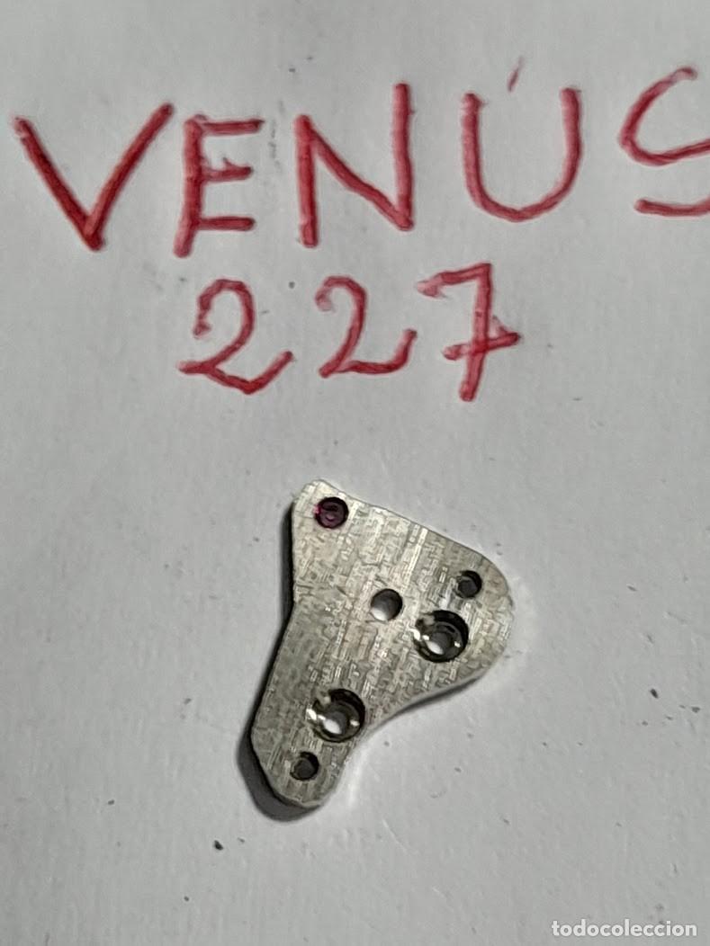 Pi&egrave;ces de rechange de montres et horloges: Venus - 227 - pte. de rda. centro - (cd-7051 )