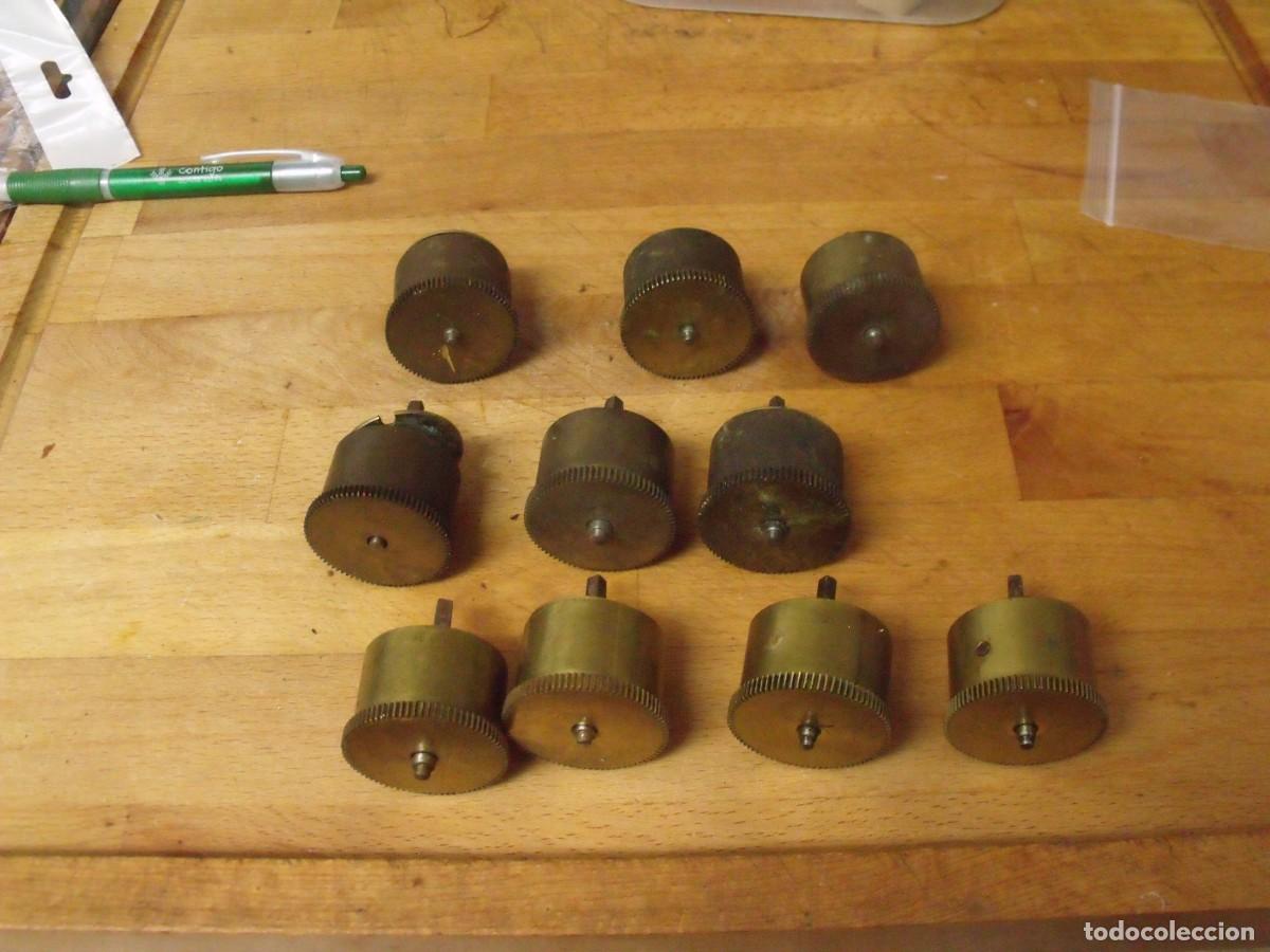 Pi&egrave;ces de rechange de montres et horloges: un barrilete CON MUELLE REAL PARA MAQUINARIA PARIS RELOJ SOBREMESA-40 X 26-LOTE 542