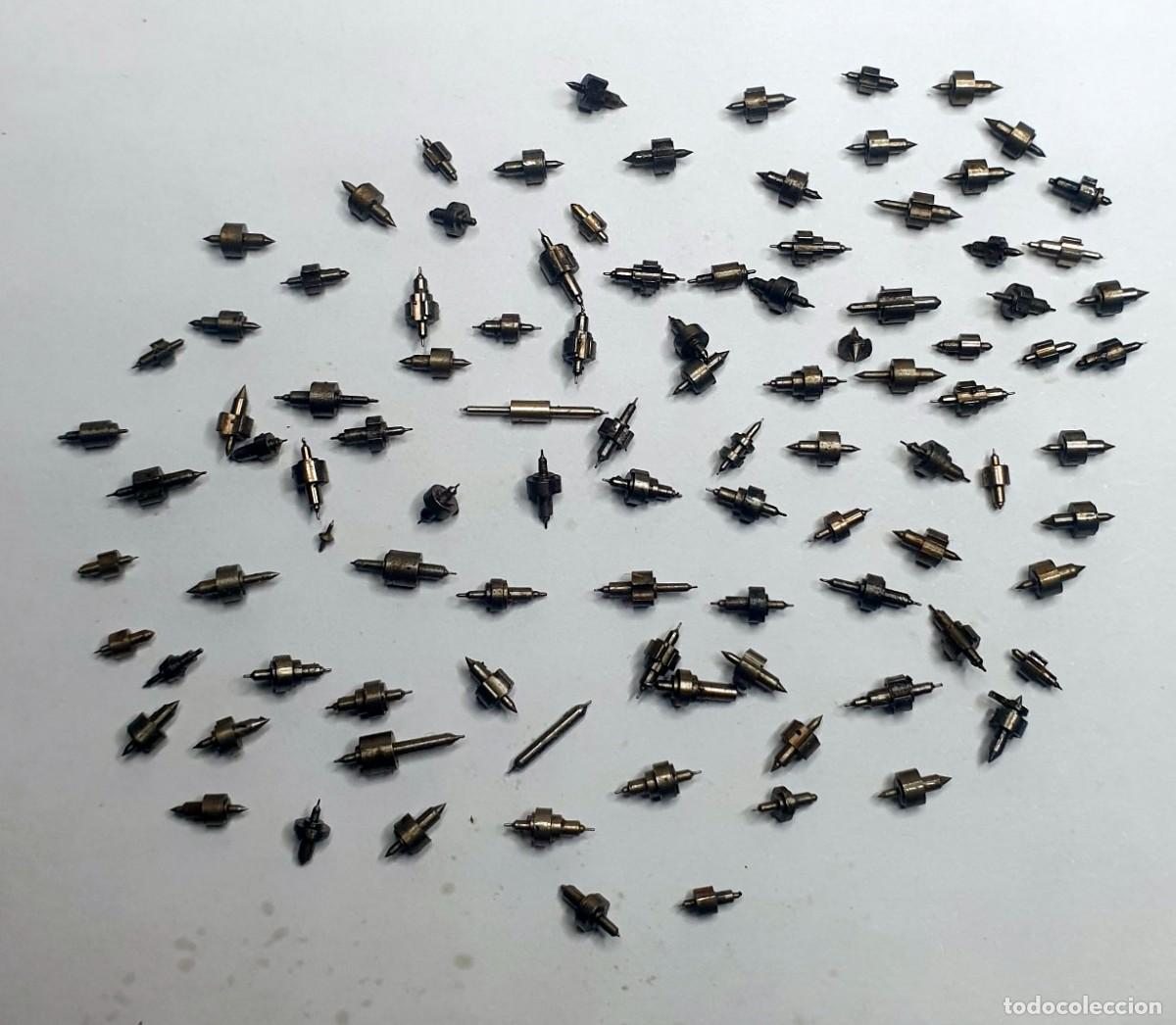 Ersatzteile f&uuml;r Uhren: EJES DE RELOJES ANTIGUOS DE DIFERENTES CALIBRES - LOTE DE 100 UNIDADES APROXIMADAMENTE - X