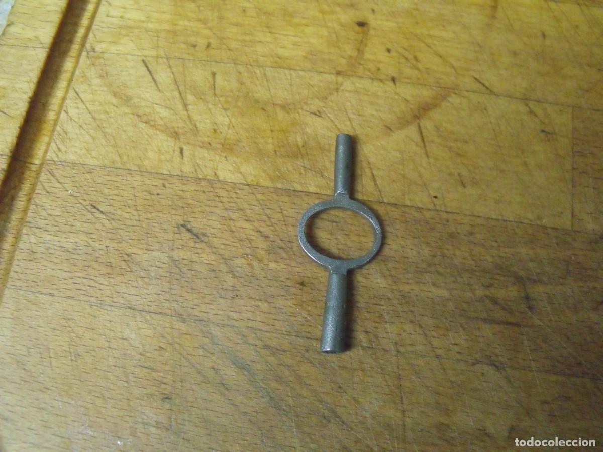 Pi&egrave;ces de rechange de montres et horloges: ANTIGUA LLAVE FRANCESA DOBLE NUMEROS 8 y 4 para relojes sobremesa PARIS Y SOBREMESA-lote