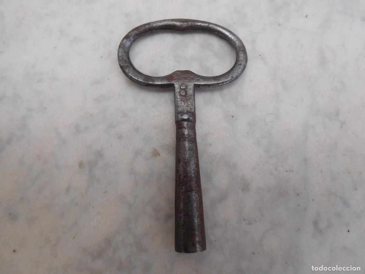 Recambios de relojes: Llave de hierro antigua para reloj - Foto 1