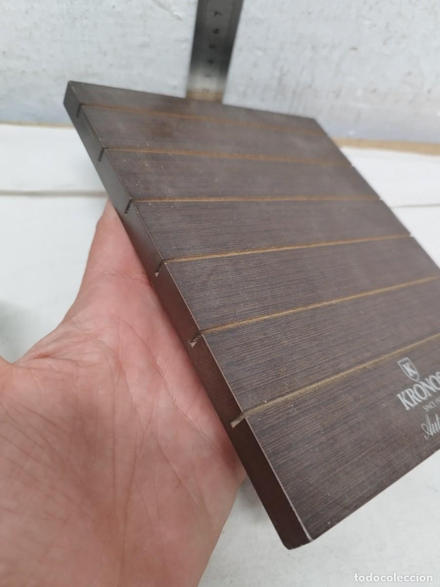 Recambios de relojes: Madera base expositora de relojes Kronos Automatic. - Foto 2