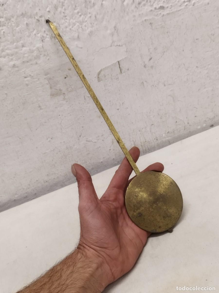 Recambios de relojes: Antiguo gran p&eacute;ndulo de reloj. - Foto 1