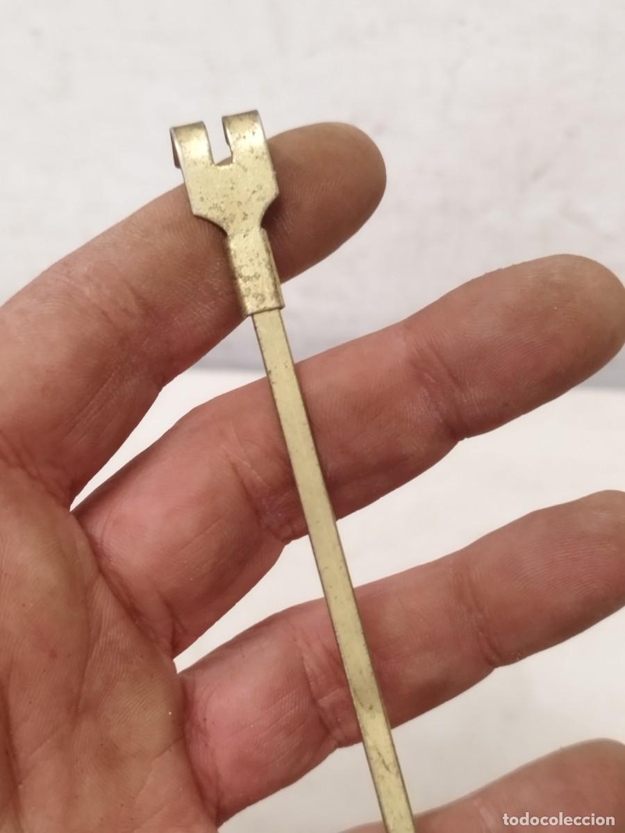 Recambios de relojes: Antigua varilla de p&eacute;ndulo de reloj. - Foto 4