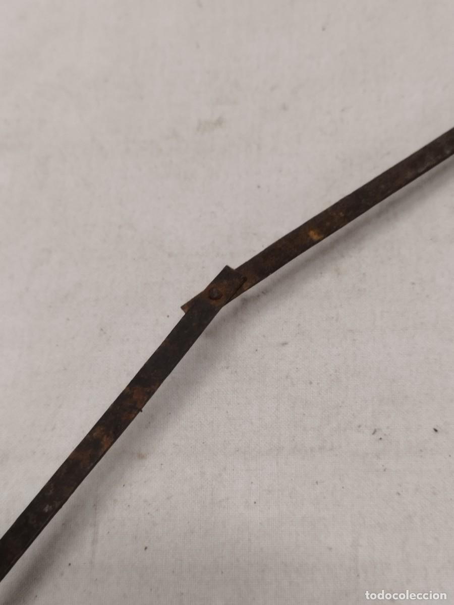 Recambios de relojes: Antigua varilla de p&eacute;ndulo de reloj. - Foto 3