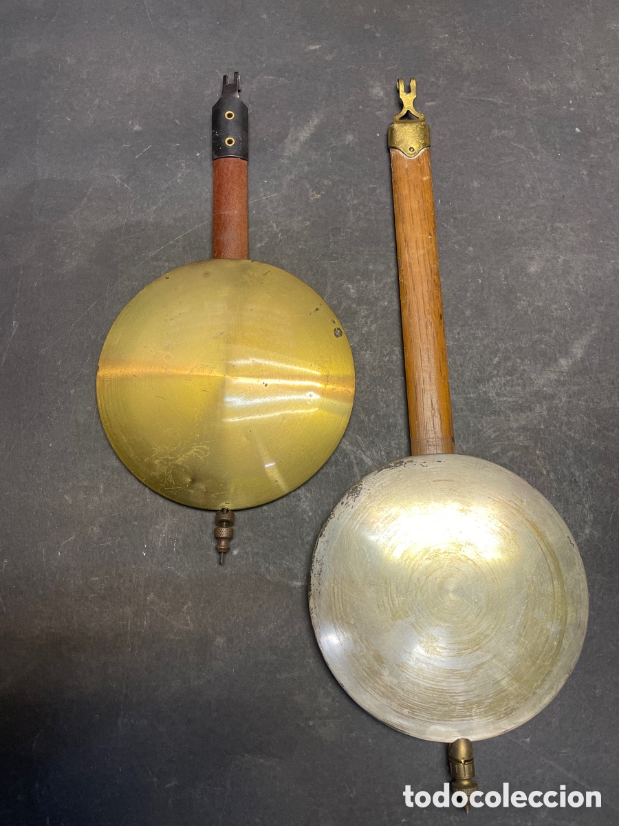 Recambios de relojes: 2 pendulos de reloj antiguos - Foto 2