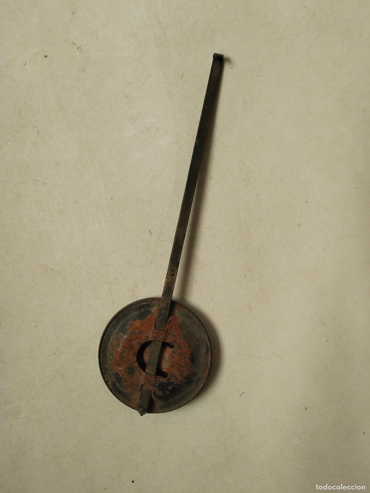 Recambios de relojes: pendulo antiguo de reloj de bronce - Foto 3