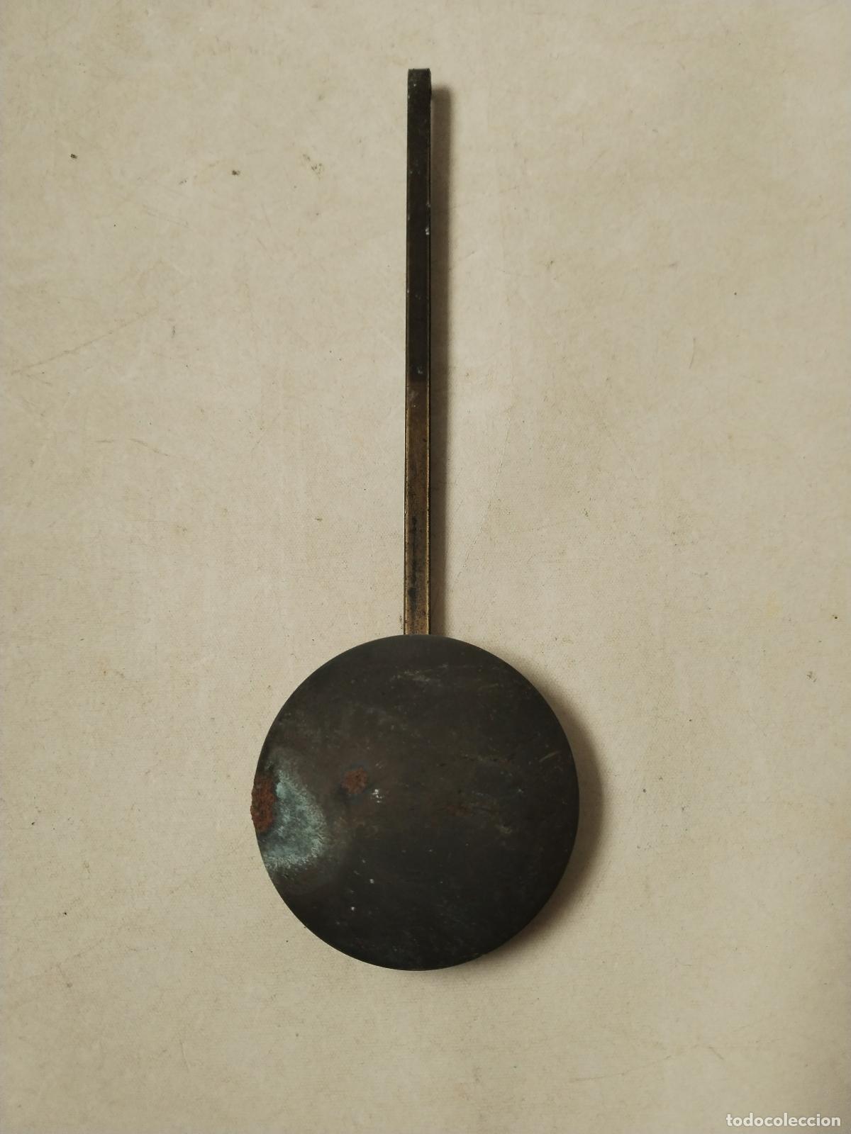 Recambios de relojes: pendulo antiguo de reloj de bronce - Foto 1