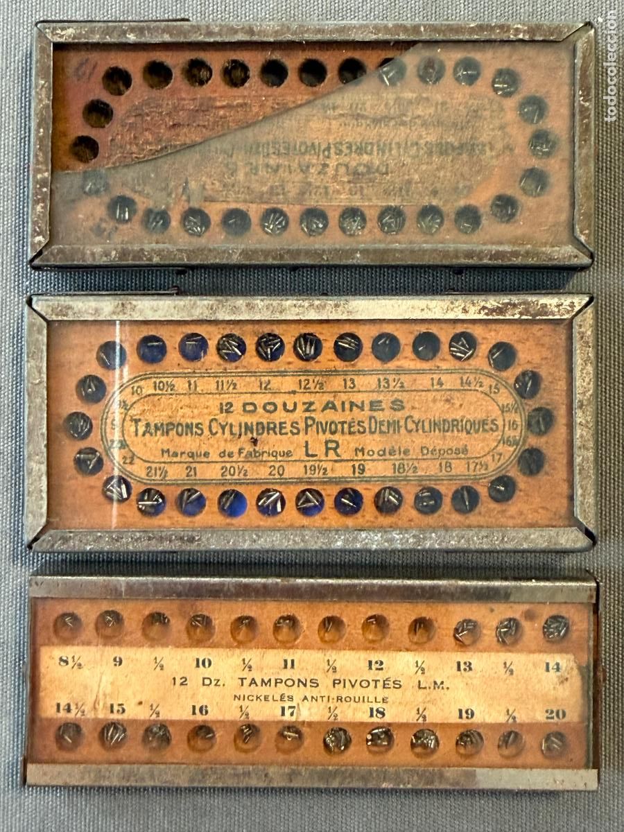 Recambios de relojes: 3 cajas antiguas con repuestos para relojero , ejes , pivotes , marca L.M. distintos calibres