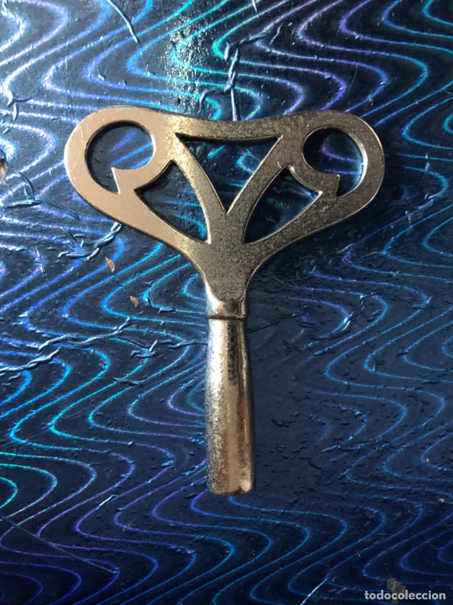 Recambios de relojes: LLAVE DE MARIPOSA PARA RELOJ DE CUERDA.