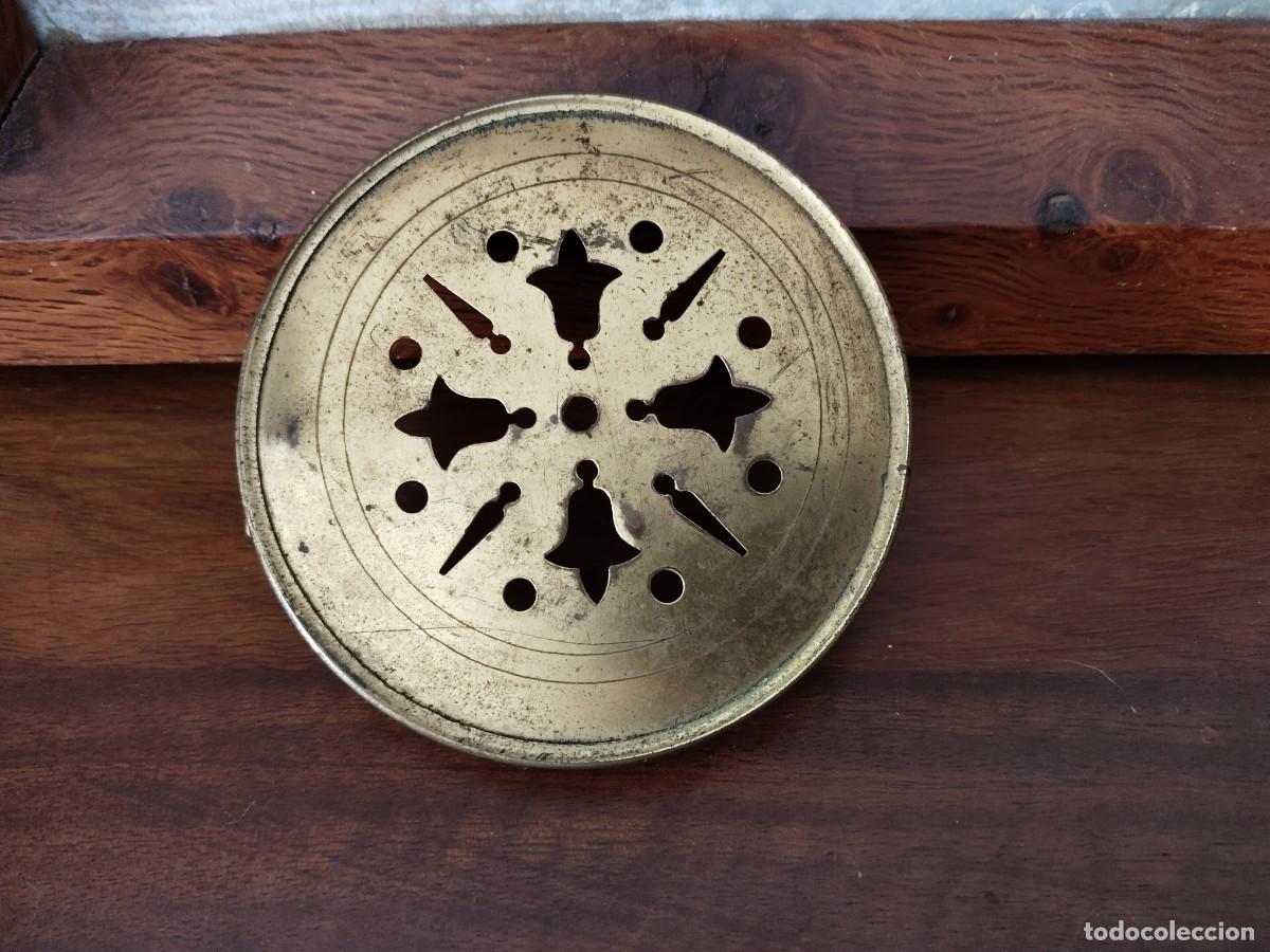 Recambios de relojes: Portilla mecanismo reloj de mesa. Antigua. 9 cm de di&aacute;metro.
