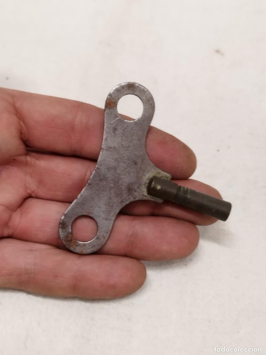 Recambios de relojes: Antigua gran llave de reloj.