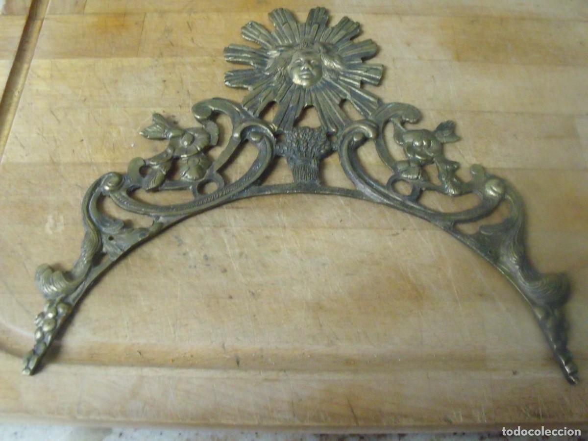 Recambios de relojes: ANTIGUO FRONTAL DE BRONCE CON EL SOL PARA RELOJ MOREZ PESAS-A&Ntilde;O 1860-LOTE 664