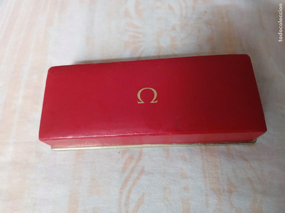 Recambios de relojes: Antiguo estuche caja de cart&oacute;n y tela de reloj omega vacia