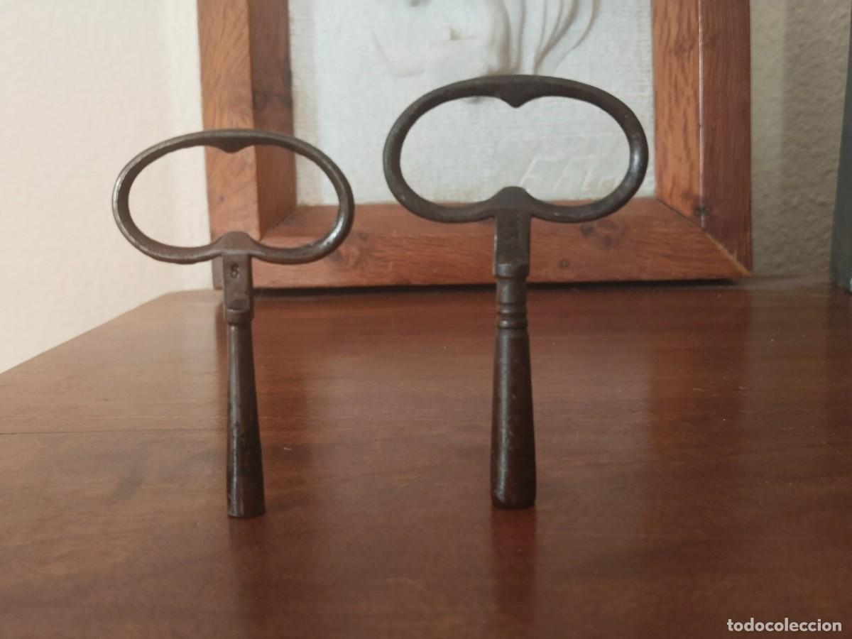 Ricambi di orologi: Pareja de llaves de reloj de pared. N&uacute;meros 8 y 13. Ver.