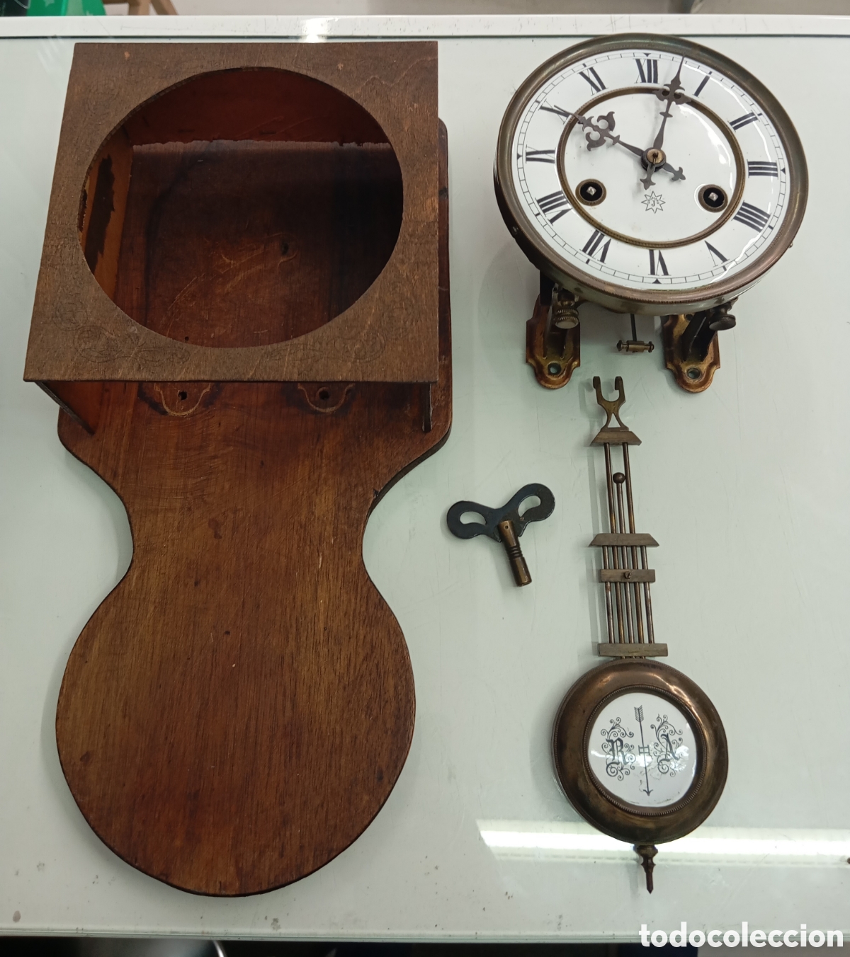 Recambios de relojes: MAQUINARIA RELOJ PARED JUNGHANS ESFERA DE PORCELANA P&Eacute;NDULO LLAVE Y CAJA FUNCIONANDO PARA REPARAR
