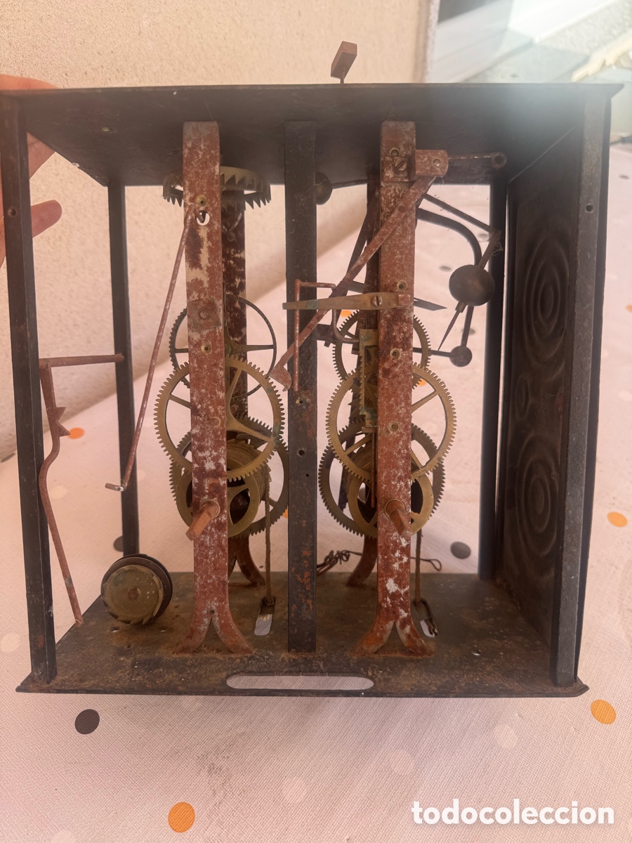 Recambios de relojes: Maquinaria de reloj antiguo de pared &ndash; Movimiento mec&aacute;nico de pesas &ndash; Pieza vintage