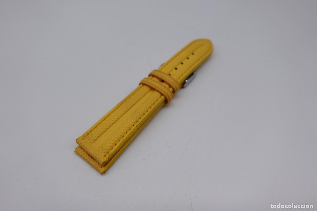 Recambios de relojes: CORREA DE RELOJ NUEVA DE TIENDA EN PIEL AMARILLA CON TEXTURA Y HEBILLA PLATEADA