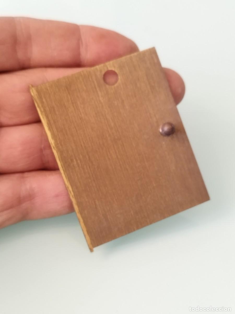 Recambios de relojes: Antigua peque&ntilde;a puerta, tapa o tapadera. De reloj? Bronce o lat&oacute;n.