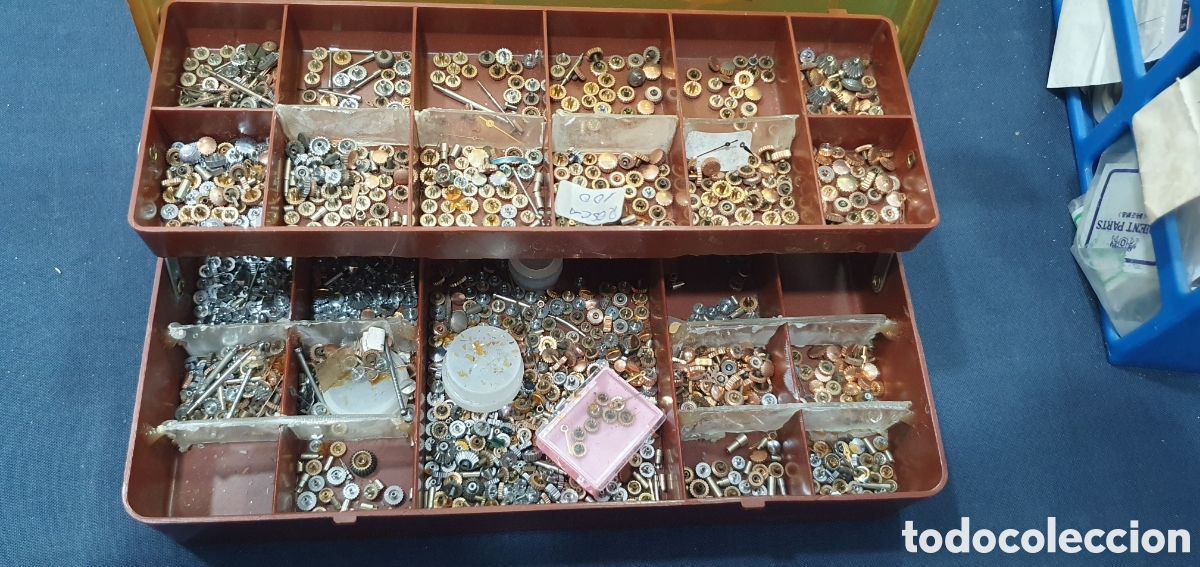 Pe&ccedil;as de reposi&ccedil;&atilde;o de rel&oacute;gios: Lote de coronas para relojes antiguos. (L138)