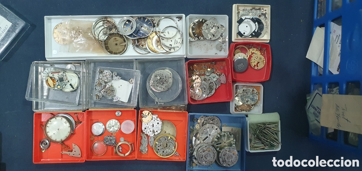 Pe&ccedil;as de reposi&ccedil;&atilde;o de rel&oacute;gios: Lote de repuestos variados de relojes. (L139)