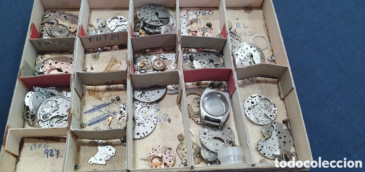 Recambios de relojes: Gran lote de repuestos para m&aacute;quinas de relojes vintage. (L137)