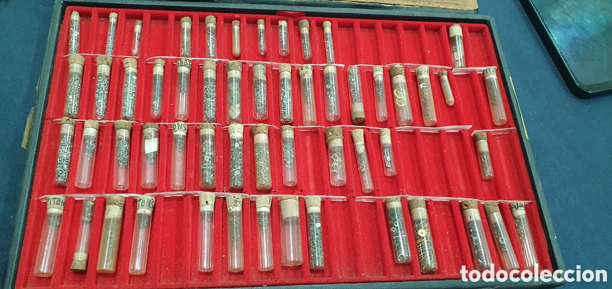 Recambios de relojes: Gran lote de tornillos y repuestos para relojes. (L137)