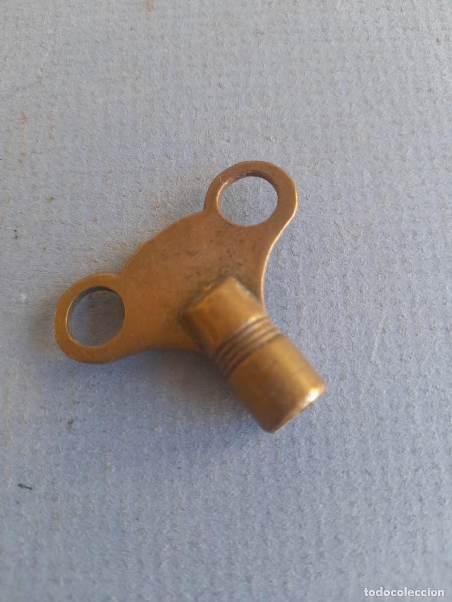 Recambios de relojes: Peque&ntilde;a Llave de reloj o parecido , laton, boca 5x5mm aprox, (3x4cm aprox)