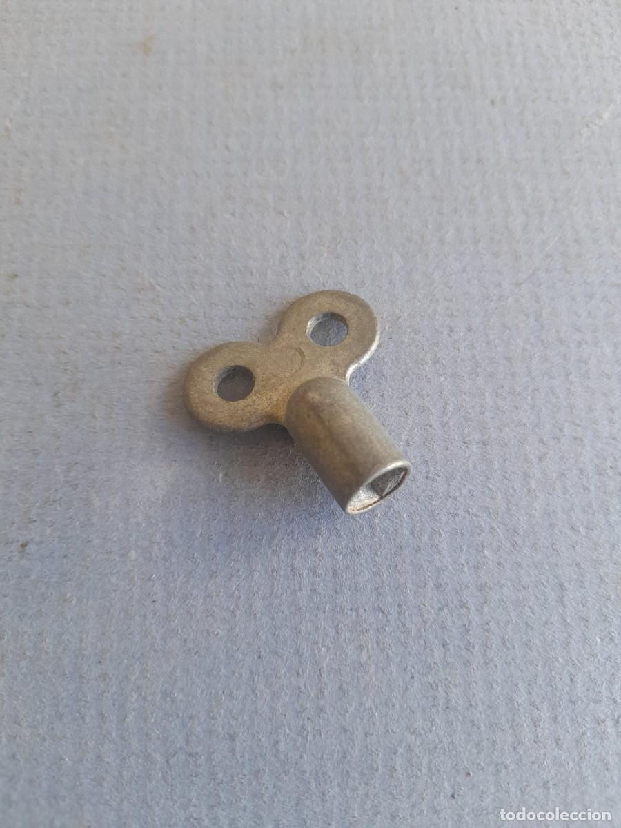 Recambios de relojes: Peque&ntilde;a Llave de reloj o parecido , aluminio, boca 5x5mm aprox, (2.5x2.5cm aprox)