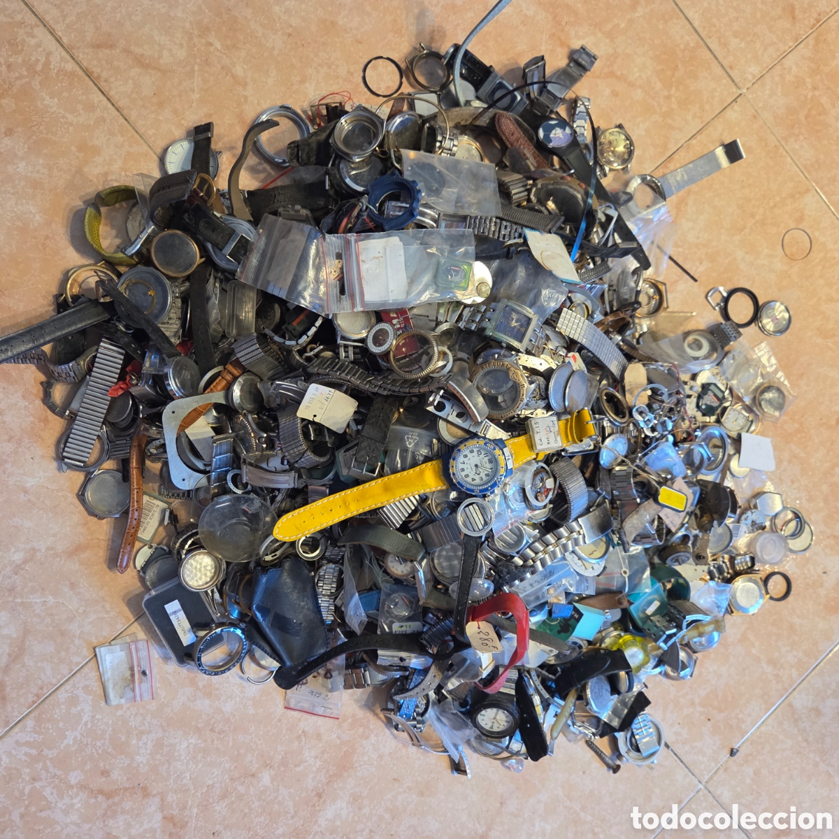 Recambios de relojes: Lotazo de m&aacute;s de 10 kilos de relojes,tapas,cajas,correas,furnituras!