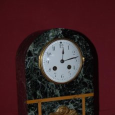 Relojes de carga manual: PRECIOSO RELOJ DE SOBREMESA FRANCÉS EN MÁRMOL MOTEADO (1910 - 20)