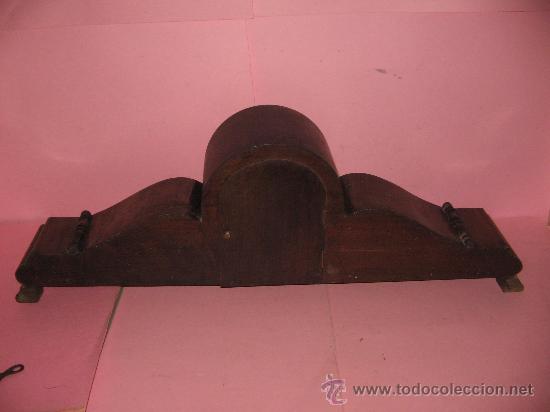 Relojes de carga manual: ANTIGUO RELOJ DE SOBREMESA EN MADERA - Foto 2
