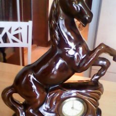 Relojes de carga manual: ANTIGUO RELOJ SOBEMESA DE PORCELANA VIDRADA.MARCA ,WALTER.MADE.GERMANY .FONCIONA,PERFECTAMENTE.