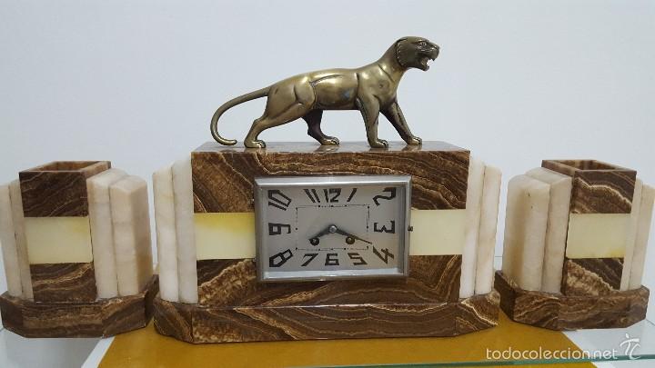 Relojes de carga manual: Reloj Art Dec&oacute; en marmol y bronce. - Foto 1