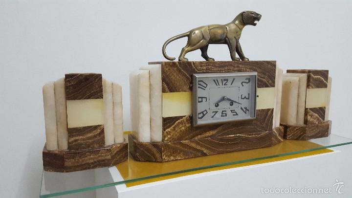 Relojes de carga manual: Reloj Art Dec&oacute; en marmol y bronce. - Foto 2