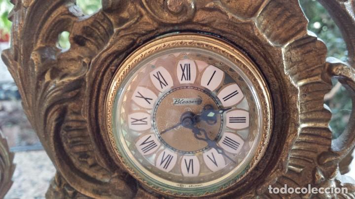 Relojes de carga manual: antiguo reloj de bronce y  base en marmol - Foto 4