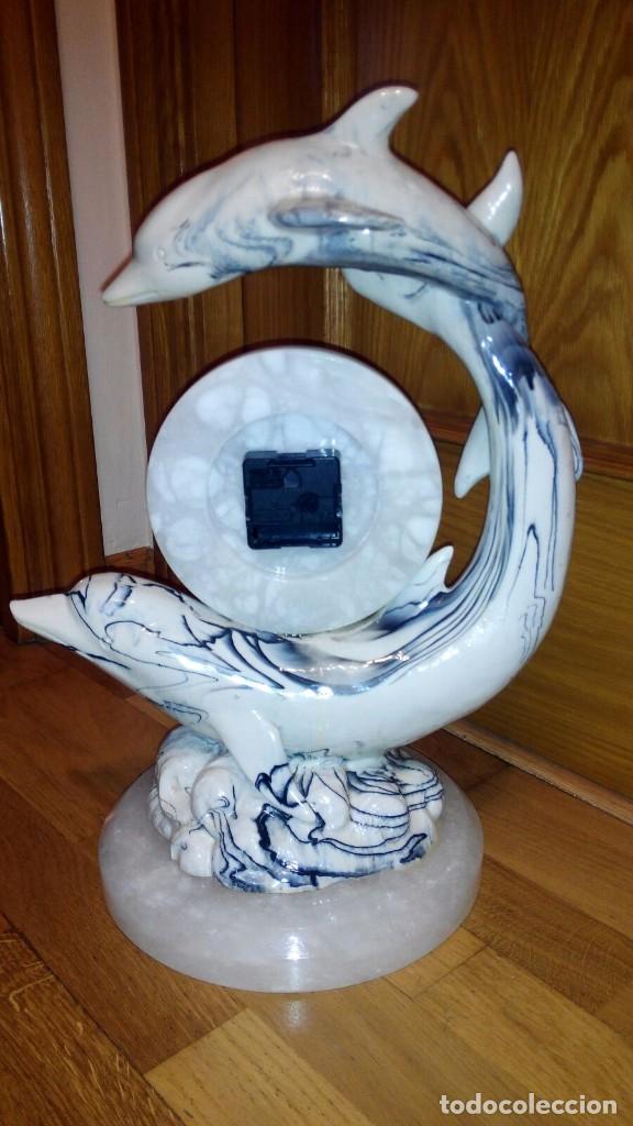 Relojes de carga manual: Reloj de m&aacute;rmol con delfines - Foto 3
