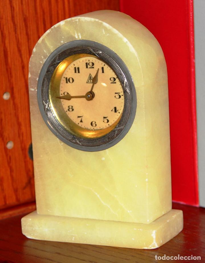 Relojes de carga manual: ANTIGUO RELOJ DE SOBREMESA - Foto 2