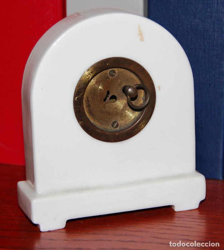 Relojes de carga manual: ANTIGUO RELOJ DE SOBREMESA - Foto 2