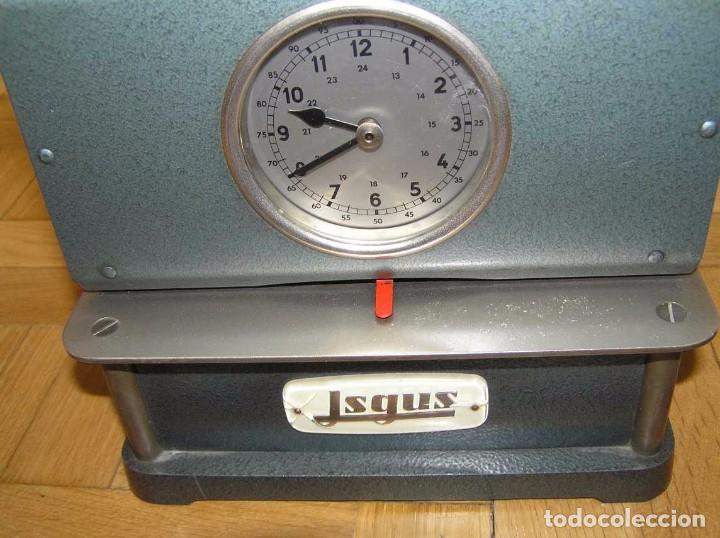 Relojes de carga manual: ANTIGUO RELOJ ISGUS DE FICHAR FICHAJE EN EMPRESAS, FUNCIONANDO - Foto 2 - 103341679