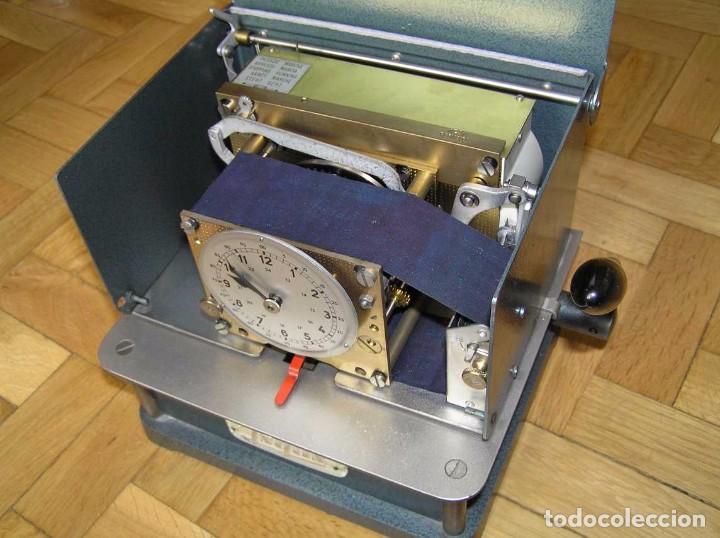 Relojes de carga manual: ANTIGUO RELOJ ISGUS DE FICHAR FICHAJE EN EMPRESAS, FUNCIONANDO - Foto 9 - 103341679