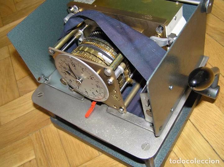Relojes de carga manual: ANTIGUO RELOJ ISGUS DE FICHAR FICHAJE EN EMPRESAS, FUNCIONANDO - Foto 11 - 103341679